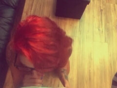 Leie, Spermaladung, Aufs gesicht abspritzen, Brille, Milf, Piercing, Muschi, Tätowierung