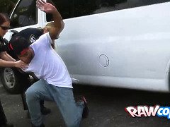 Sucer une bite, Brunette brune, Le plan cul à quatre, Hard, Hd, Mère que j'aimerais baiser, Fête, Police