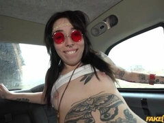 Culo grande, Verga grande, Mamada, Coche, Flaco, Tatuaje, Adolescente, Tetas