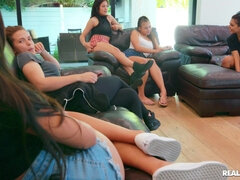 Amateur, Chambre à dormir, Gros cul, Gros seins, Lesbienne, Masturbation, Chatte, Chaussettes