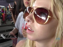 素人, ブロンド, ジーンズ, アウトドア, 小柄, オマンコ, 剃毛, 喫煙