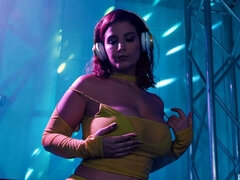 Gros seins, Lunettes, Masturbation, Mère que j'aimerais baiser, Fête, Chatte, Jupe, Solo