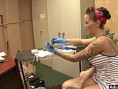 Большой член, Тату