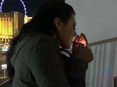 Enthousiasteling, Grote mammen, Bruinharig, Jurk, Vriendin, Gezichtspunt, Kut duiken, Tatoeage