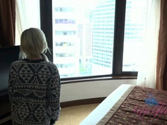 素人, お尻, ブロンド, フェラチオ, 口内発射, 足コキ, 小柄, オッパイの