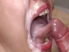 Morena recebendo varias gozadas em sua boca