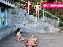 Mamada, Abuelita, Pajear, Lamidas, Masturbación, Al aire libre, Público, Coño