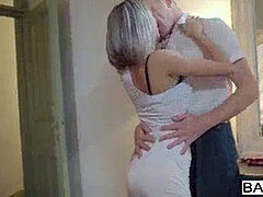 Anaal, Sportzaal, Moeder, Klein, Mager, Tiener, Trio, Trein