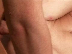 18 ans, Gros seins, Éjaculation interne, Hard, Petite femme, Rousse roux, Jarretelles, Adolescente