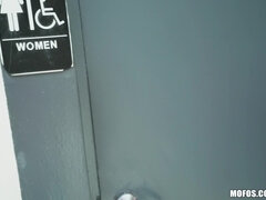 Kont, Lieveling, Badkamer, Blond, Buiten, Gezichtspunt, Tatoeage, Tieten likken