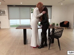 Grosse bite, Gros seins, Plantureuse, Gorge profonde, Poilue, Mère que j'aimerais baiser, Transsexuelle