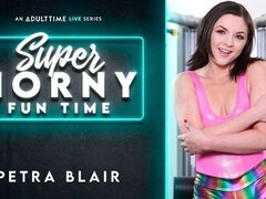 Brunette brune, Lingerie, Masturbation, Mère que j'aimerais baiser, Nue  à poil, Solo, Nénés, Webcam