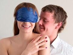 Blasen, Braunhaarige, Hundestellung, Mann mann frau, Rasiert, Tätowierung, Flotter dreier, Titten