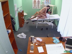Leie, Besamung, Arzt, Hundestellung, Büro, Muschi, Titten, Uniform