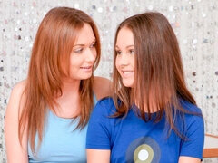 Cul, Blonde, Embrassement, Lesbienne, Masturbation, Seins naturels, Dénudage, Adolescente