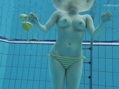 18 jahre, Frau, Fetisch, Pool, Russisch, Erotischer film, Jungendliche (18+), Unter wasser