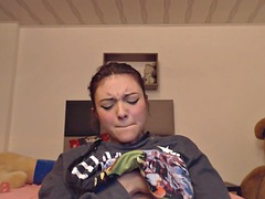 Girl with an innocent face masturbates live while letting you see