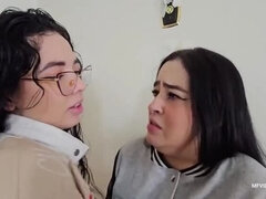 Leie, Braunhaarige, Paar, Hd, Küssen, Latina, Lesbisch, Uniform
