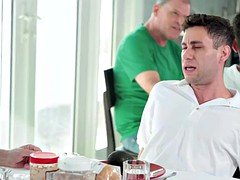 Sexo duro, Mamá, Adolescente