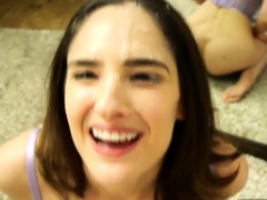 Amateur, Sucer une bite, Brunette brune, Tir de sperme, Faciale, Plan cul à trois