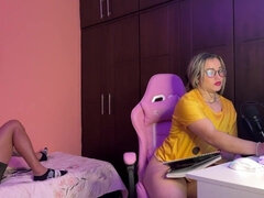 Garganta Profunda In My College Roommate Doesnt Let Me Study And Ends Up Cumming On My Face, Great Ending