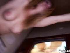 Blond, Pijpbeurt, Muurgat, Handbeurt, Hardcore, Natuurlijke tieten, Zuigen, Slikken