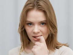 Любители, Пальцем, Мастурбация, Молоко, Натуральные сиськи, Короткая стрижка, Соло, Стриптизерша