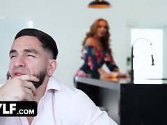 Grosser schwanz, Blasen, Geile alte tussi, Spermaladung, Kehlenfick, Milf, Nippel, Schreiend