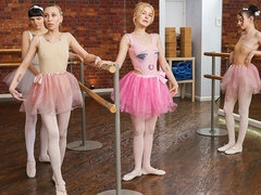 18 ans, Cul, Grosse bite, En levrette, Seins naturels, Maigrichonne, Adolescente, Nénés