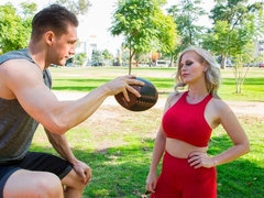 Grosse titten, Blasen, Braunhaarige, Handjob, Milf, Rasiert, Entkleiden, Tätowierung