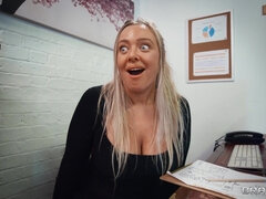 Arsch, Tussi, Grosse titten, Hochschule, Hardcore, Monster, Realität, Rasiert