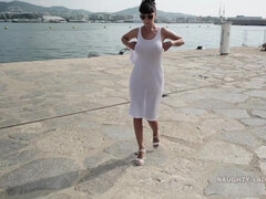 Braunhaarige, Vollbusig, Kleid, Nackt, Natürlichen titten, Öffentlich, Russisch, Spanisch