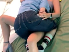 フェラチオ, 茶髪の, 中出し, 指いじり, キス, パーティ, 公共, 三人