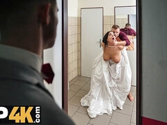 Grosser arsch, Braut, Braunhaarige, Betrug, Pummelig, Hd, Toilette, Hochzeit
