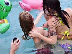 Chica, Bikini, Rubia, Morena, Orgía, Fiesta, Piscina