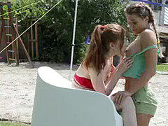 Fingern, Küssen, Lesbisch, Orgasmus, Öffentlich, Rotschopf