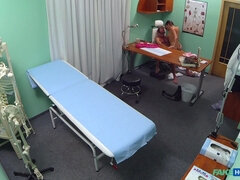 Amateur, Mamada, Engañando, Médico, Lamidas, Oficina, Coño, Uniforme