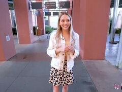 Amateur, Audition, Blonde, Sucer une bite, Famille, Seins naturels, Rasée, Adolescente