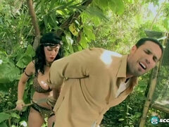 Grosser arsch, Grosse titten, Blasen, Braunhaarige, Hundestellung, Küssen, Im freien, Penis