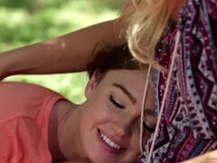 舐める尻, ブロンド, 毛深い, Hd, レズビアン, なめる, アウトドア, オマンコ