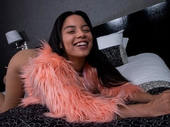 Sucer une bite, Brunette brune, En levrette, Branlette thaïlandaise, Fille latino, Léchez, Dénudage, Adolescente