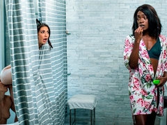 Rondborstig, Bedriegen, Schattig, Zoenen, Lesbisch, Likken, Masturbatie, Natuurlijke tieten