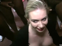 Leie, Blondine, Blasen, Viele männer bespritzen eine frau, Spermaladung, Fetisch, Hd, Titten