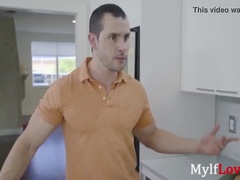 Gros cul, Gros seins, Sucer une bite, Brunette brune, Tromperie, Fétiche, Mère que j'aimerais baiser, Chevaucher