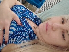 Rubia, Penetracion con dedos, Tetas naturales, Pezones, Pequeña, Medias largas, Juguetes, Mojado