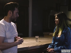 Nana, Sucer une bite, Brunette brune, Domination, Masque, Petite femme, Rugueux, Tatouage