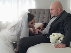 Sucer une bite, Mariée, Brunette brune, En levrette, Hd, Seins naturels, Chevaucher, Mariage