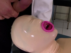 Tetas grandes, Británico, Semen en la boca, Muñeca, Penetracion con dedos, Látex, Afeitado, Tabú