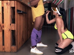 18 jaar, Grote mammen, Bruinharig, Fetisj, Hardcore, Hd, Logement, Interraciaal