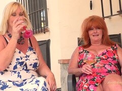 Gorda, Culo grande, Británico, Lesbiana, Maduro, Madres para coger, Al aire libre, Piscina